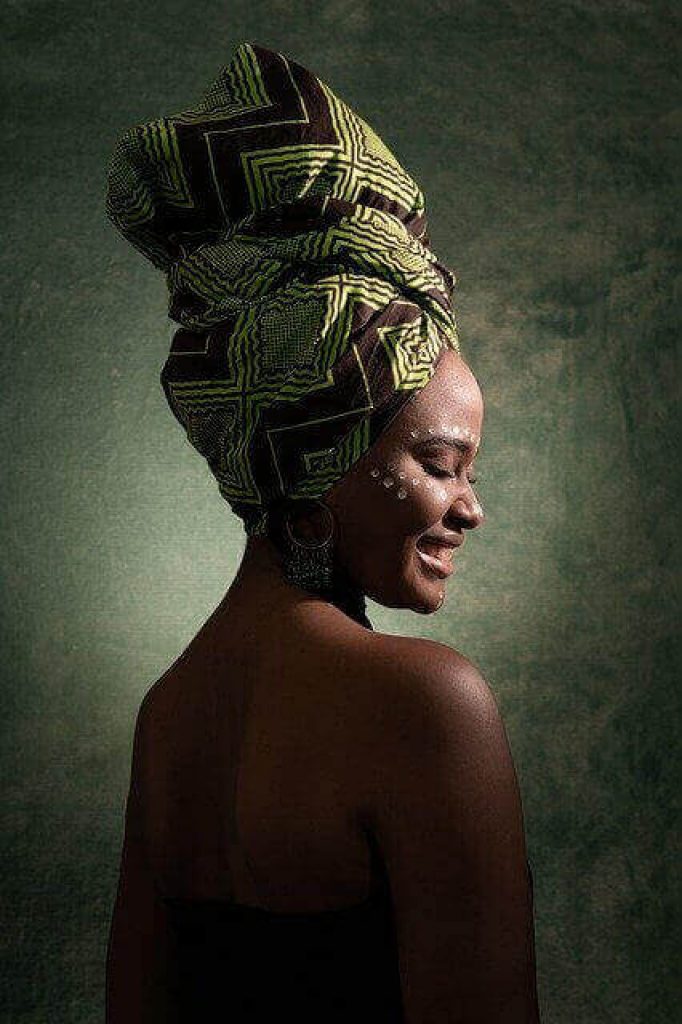 Mulher africana pelada